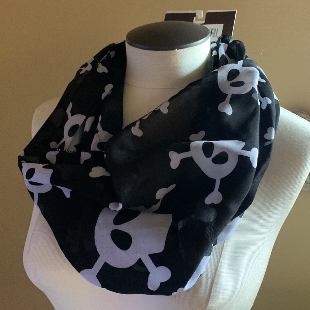 Skulls women’s skull scarf 🧣 Halloween accessories écharpe unisex nwt - Picture 16 of 16